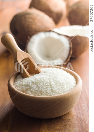 coconuts with coconuts flakes. 37607262