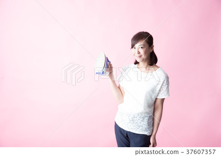 Middle lady · pink back Middle lady · pink back 37607357