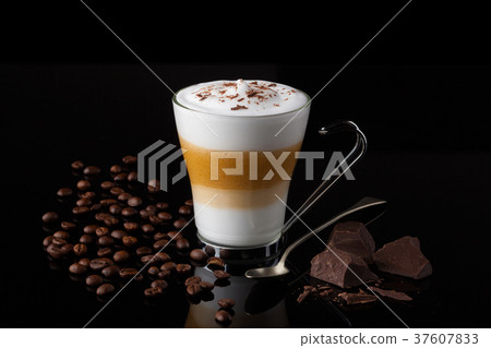 Cafe macchiato 37607833