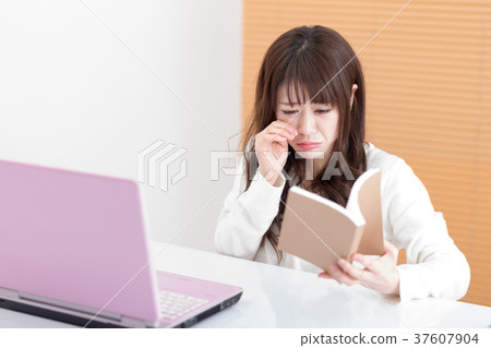 Personal computer · female Personal computer · female 37607904