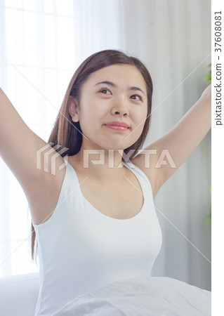 Waking up young woman 37608081