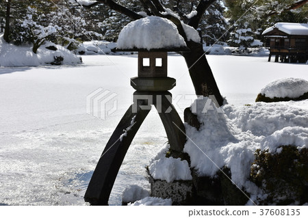 Snow scene of the special scenic spot Kenrokuen Garden 37608135