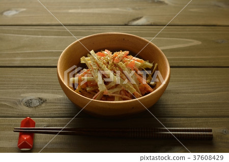 Burdock salad 37608429