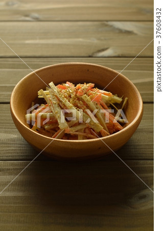 Burdock salad 37608432