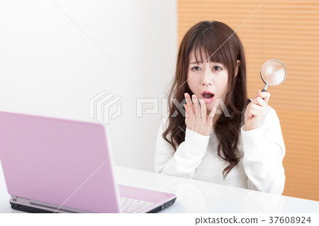 Personal computer · female 37608924