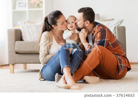 happy mother and father kissing baby at home 37614683