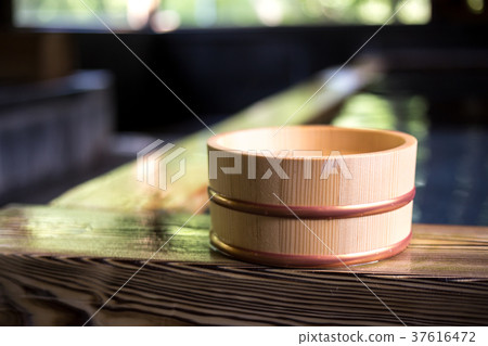 Japanese cypress bath 37616472