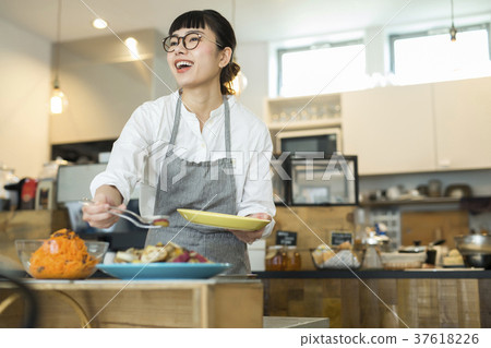 Women working in cafe Food business 37618226