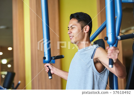 Men exercising in the gym 37618492