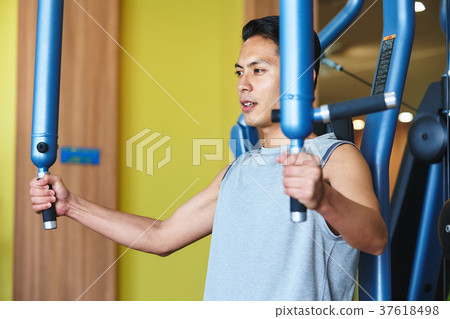 Men exercising in the gym 37618498