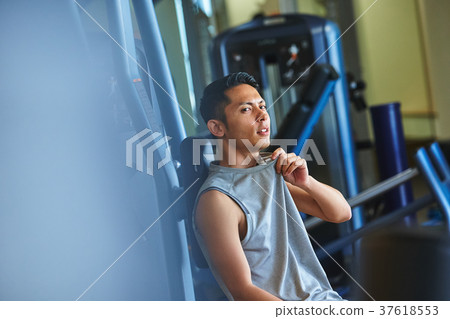 Men exercising in the gym 37618553
