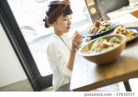 Women working in cafe Food business 37618557
