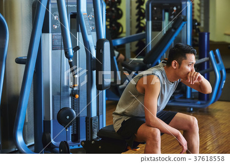 Men exercising in the gym 37618558