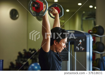 Men exercising in the gym 37618631