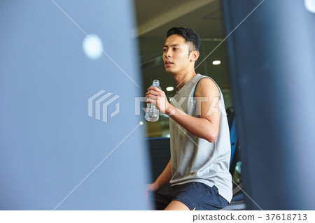 Men exercising in the gym 37618713