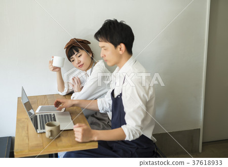 嫁給了一家咖啡館的食品企業 嫁給了一家咖啡館的食品企業 37618933