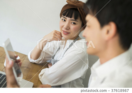 嫁給了一家咖啡館的食品企業 37618987