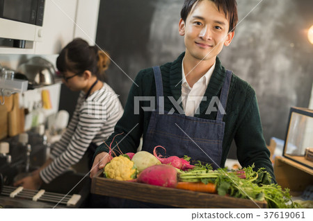 嫁給了一家咖啡館的食品企業 嫁給了一家咖啡館的食品企業 37619061