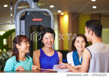 Join a gym Join a gym 37619120