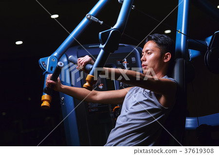 Men exercising in the gym 37619308