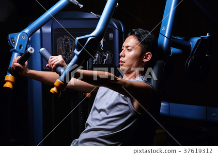 Men exercising in the gym 37619312