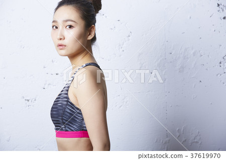 做健身的女性 做健身的女性 37619970