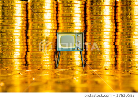 Lots of money and tv Lots of money and tv 37620582