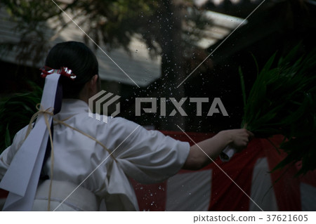 "Yubate Shinto shrine" wishing for fertility for one year 37621605