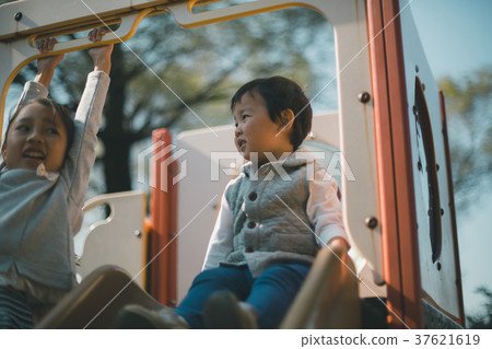 child, whelp, younger 37621619