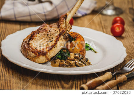 Baked pork chops or cutlet Baked pork chops or cutlet 37622023