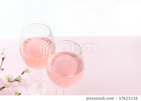 春天慶祝酒和櫻花 37625238
