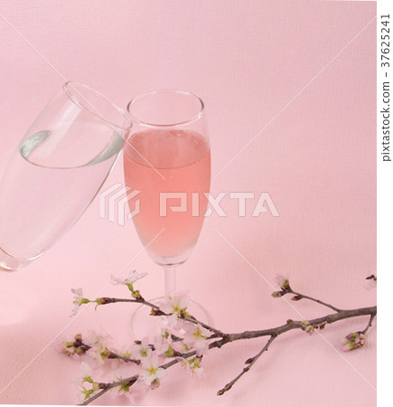 櫻花和紅色和白葡萄酒春天慶祝的 37625241