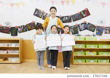 幼兒園,幼兒園,兒童,老師,韓語 幼兒園,幼兒園,兒童,老師,韓語 37625346