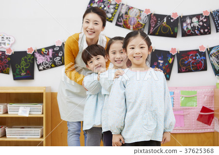 幼兒園，幼兒園，兒童，老師，韓語 37625368