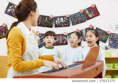 Kindergarten, Kindergarten, Child, Teacher, Korean Kindergarten, Kindergarten, Child, Teacher, Korean 37625375
