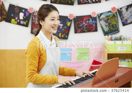 Kindergarten, girl, teacher, korean Kindergarten, girl, teacher, korean 37625414