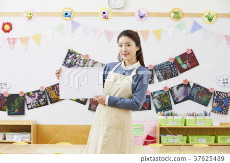 幼兒園,女孩,老師,韓國 幼兒園,女孩,老師,韓國 37625489