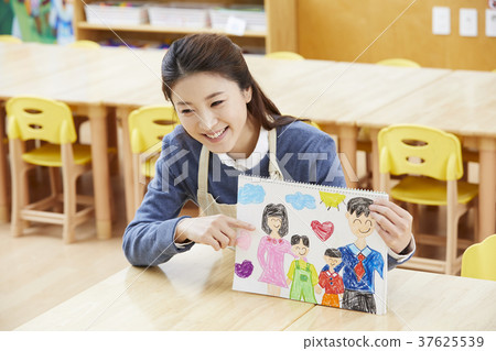 Kindergarten, girl, teacher, korean 37625539