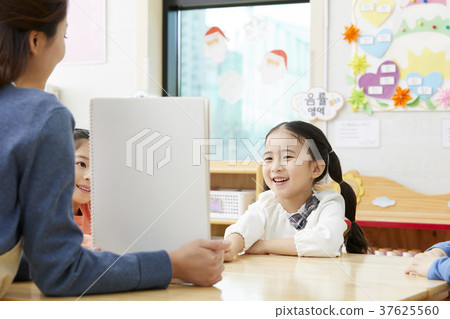 幼兒園,幼兒園,兒童,老師,韓語 幼兒園,幼兒園,兒童,老師,韓語 37625560