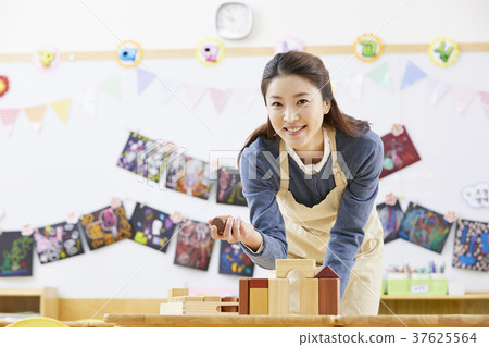 幼兒園,女孩,老師,韓國 幼兒園,女孩,老師,韓國 37625564