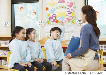 幼兒園，幼兒園，兒童，老師，韓語 37625605