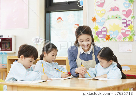 Kindergarten, Kindergarten, Child, Teacher, Korean Kindergarten, Kindergarten, Child, Teacher, Korean 37625718