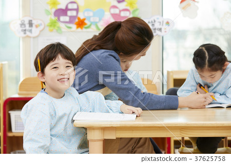 Kindergarten, Kindergarten, Child, Teacher, Korean Kindergarten, Kindergarten, Child, Teacher, Korean 37625758