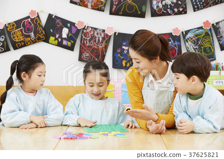 幼兒園,幼兒園,兒童,老師,韓語 幼兒園,幼兒園,兒童,老師,韓語 37625821