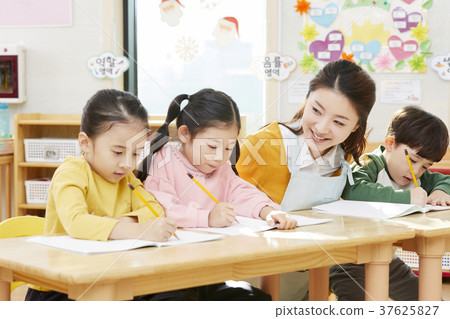 Kindergarten, Kindergarten, Child, Teacher, Korean Kindergarten, Kindergarten, Child, Teacher, Korean 37625827