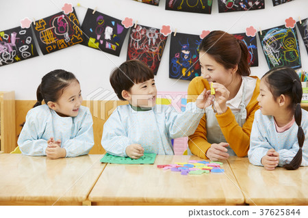 幼兒園，幼兒園，兒童，老師，韓語 37625844