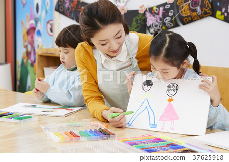 幼兒園，幼兒園，兒童，老師，韓語 37625918