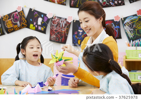 幼兒園,幼兒園,兒童,老師,韓語 幼兒園,幼兒園,兒童,老師,韓語 37625978