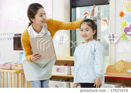 幼兒園,幼兒園,兒童,老師,韓語 幼兒園,幼兒園,兒童,老師,韓語 37625979