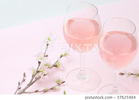 春天慶祝酒和櫻花 37625984